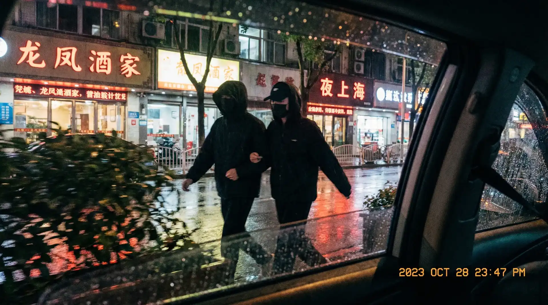 小黄文笔趣阁 - 顶流明星深夜密会现场抓拍照片